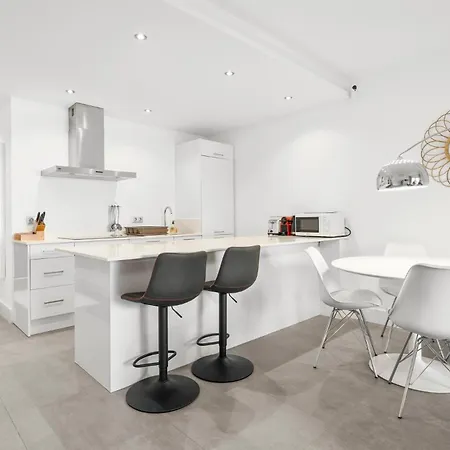 شقة Modern 3 Bed In Puerto Banus, ماربيا
