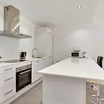 Modern 3 Bed In Puerto Banus, Daire *