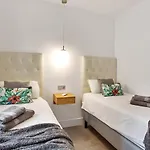 Modern 3 Bed In Puerto Banus, Marbella