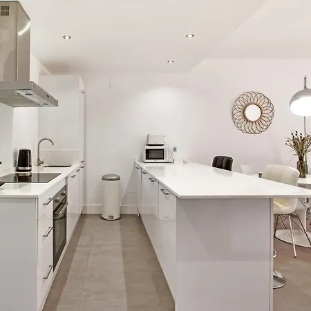 Modern 3 Bed In Puerto Banus, * 马尔韦利亚